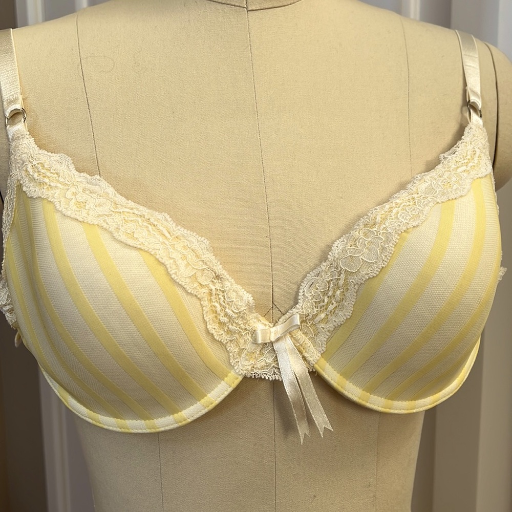 New Elle Macpherson intimates bra size 34 D Style: E72-328Z